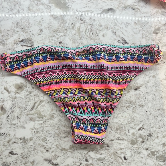Victoria's Secret SWIM bombshell Multi Zig Zag Foil Top & bottom- 32B. - Picture 2 of 4